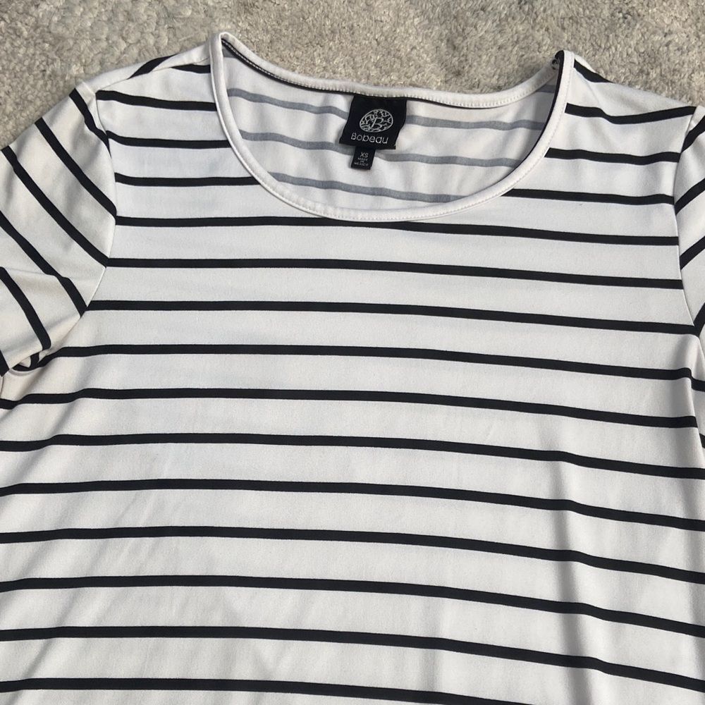✨5 for $15✨ Striped Ruffle Sleeve Top - Blue and White - Picture 2 of 8